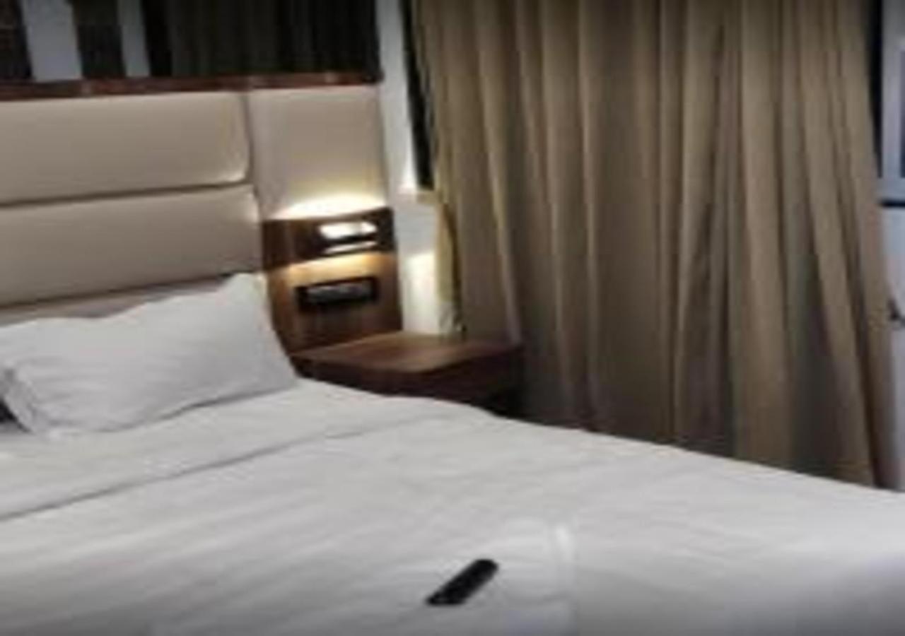Hotel Meriton Mumbai International Airport T-2 Luaran gambar